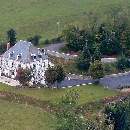 Maison d'Hôtes La Nichée Rochefort-Montagne Exterior foto