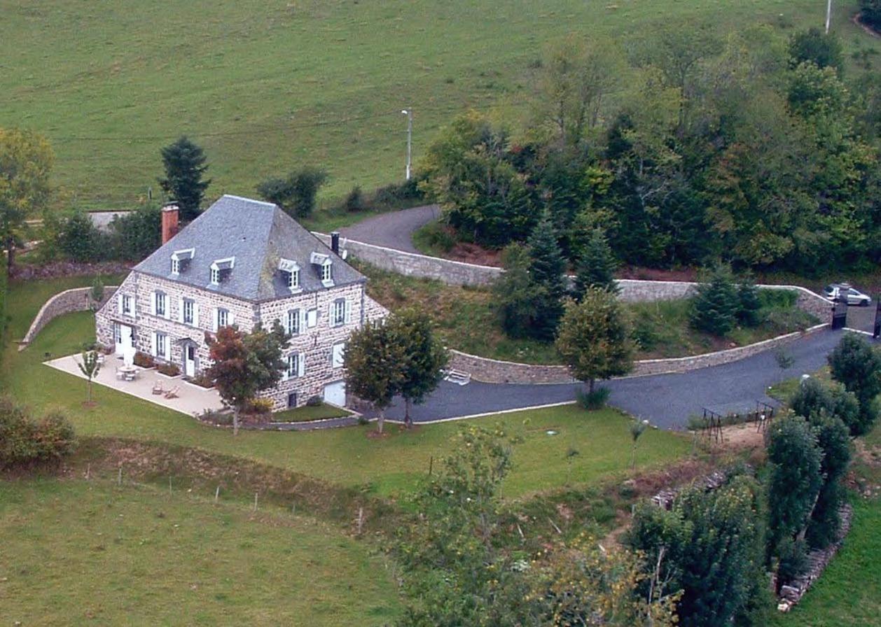 Maison d'Hôtes La Nichée Rochefort-Montagne Exterior foto