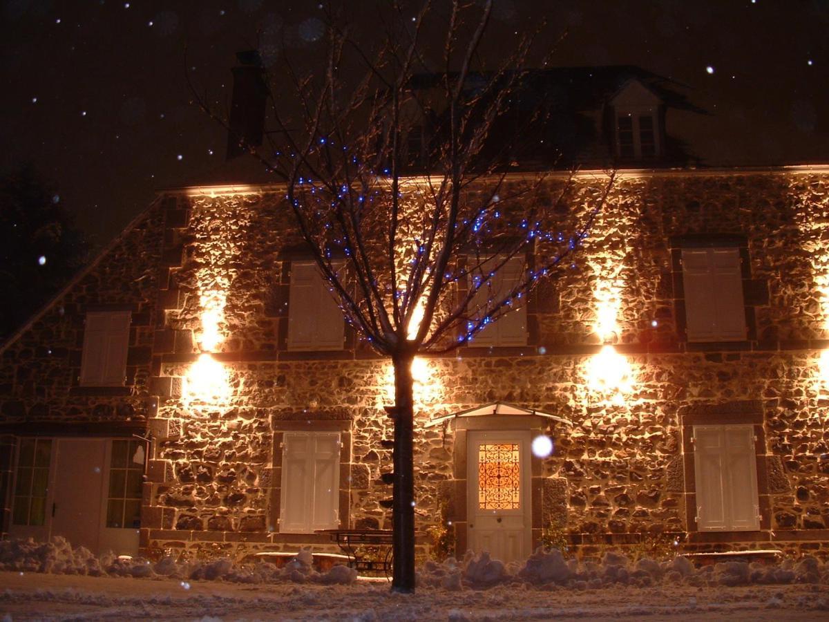 Maison d'Hôtes La Nichée Rochefort-Montagne Exterior foto